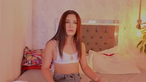 Snapshot of kathira_londres chatting on July 2026 03:03:02 PM Sofia online show from July 2026 03:03:02 PM