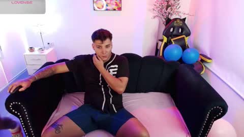 Kathia Thiago  online show from March 2026 12:34:01 PM