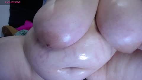 Snapshot of kathybigboobsbbw_ chatting on June 2026 05:14:02 PM kathybigboobsbbw_ online show from June 2026 05:14:02 PM