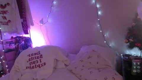 Snapshot of katie_deville chatting on December 2025 02:29:02 AM Katie Deville online show from December 2025 02:29:02 AM