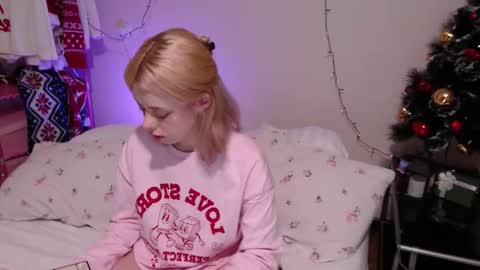 Snapshot of katie_deville chatting on December 2025 01:35:02 AM Katie Deville online show from December 2025 01:35:02 AM