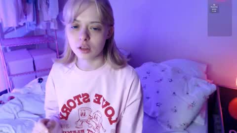 Snapshot of katie_deville chatting on February 2026 01:24:01 AM Katie Deville online show from February 2026 01:24:01 AM