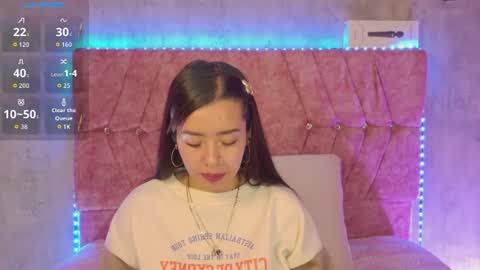 Snapshot of katiie_m chatting on June 2026 08:01:01 AM Katie online show from June 2026 08:01:01 AM