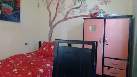 Snapshot of katiusca_horny2 chatting on November 2025 01:33:02 PM katiusca_horny2 online show from November 2025 01:33:02 PM