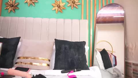 Snapshot of katlyn_martins chatting on September 2025 06:29:02 PM K A T L Y N online show from September 2025 06:29:02 PM