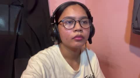 Snapshot of katlynpelyo chatting on May 2026 02:25:01 PM Lily online show from May 2026 02:25:01 PM