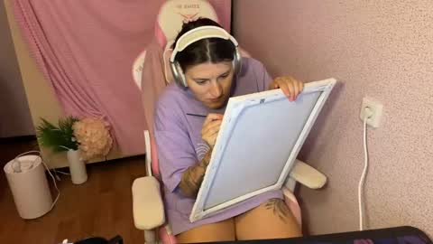 Snapshot of katrin_kristal chatting on November 2025 05:00:02 PM naked in pvt show 100 tk online show from November 2025 05:00:02 PM