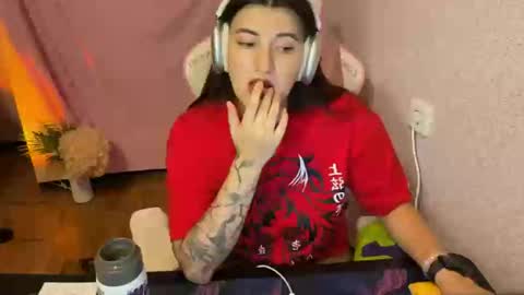 Snapshot of katrin_kristal chatting on December 2025 07:01:02 PM naked in pvt show 100 tk online show from December 2025 07:01:02 PM