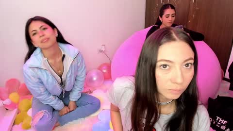 Snapshot of katrinrosex chatting on December 2024 05:26:02 PM Katrin online show from December 2024 05:26:02 PM