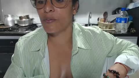 Snapshot of kattleyagray chatting on December 2025 07:31:01 PM KattleyaGrey online show from December 2025 07:31:01 PM