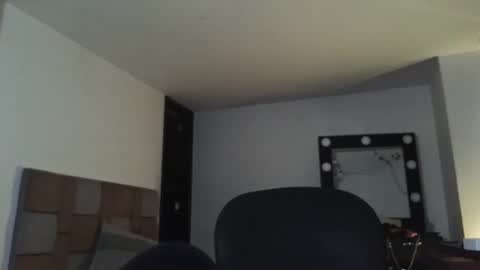 Snapshot of katty_bluntt chatting on December 2024 08:49:01 AM Luu sell online show from December 2024 08:49:01 AM