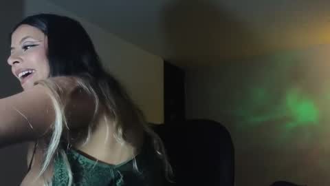 Snapshot of katty_bluntt chatting on January 2025 04:59:01 AM Luu sell online show from January 2025 04:59:01 AM