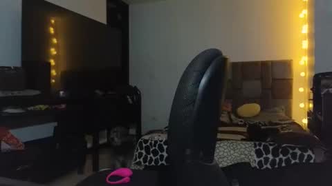 Snapshot of katty_bluntt chatting on January 2025 03:18:02 AM Luu sell online show from January 2025 03:18:02 AM