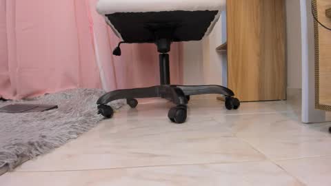 Snapshot of katty_feet_ chatting on November 2025 07:47:01 PM Katty online show from November 2025 07:47:01 PM