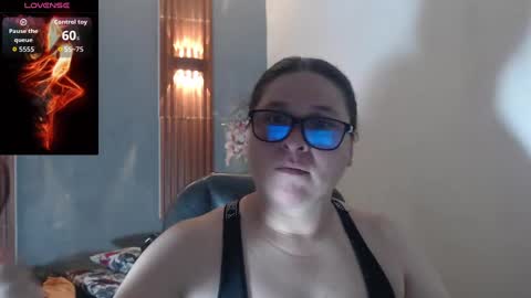 Snapshot of katty_findom_ chatting on October 2025 12:28:02 PM katty online show from October 2025 12:28:02 PM
