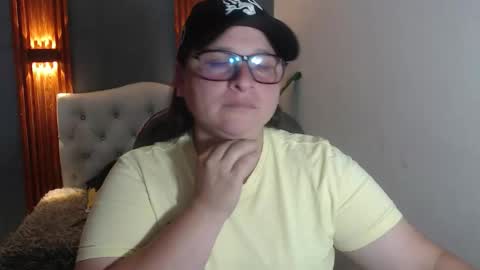 Snapshot of katty_findom_ chatting on April 2026 12:22:02 PM katty online show from April 2026 12:22:02 PM