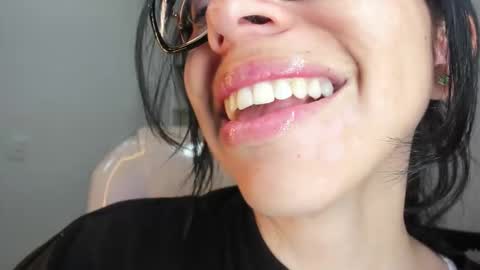 Katty online show from December 2025 08:39:01 PM