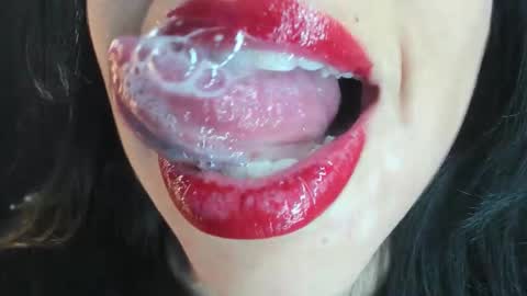 Katty online show from December 2025 08:47:02 PM