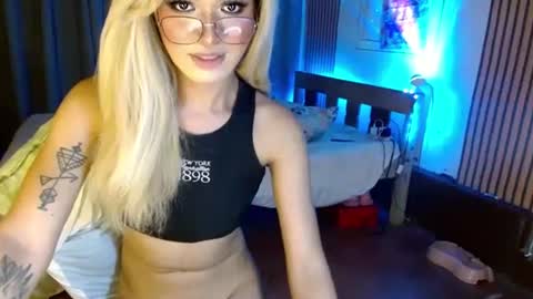 Snapshot of katykiat chatting on December 2024 01:36:02 AM katykiat online show from December 2024 01:36:02 AM