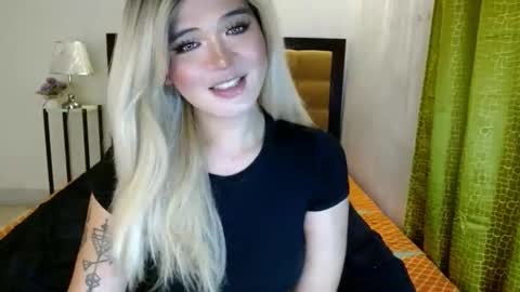 Snapshot of katykiat chatting on December 2025 05:19:02 PM katykiat online show from December 2025 05:19:02 PM