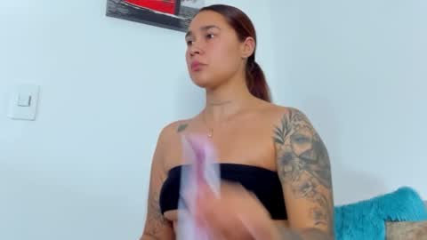 Kaylee Scott online show from November 2025 05:46:02 PM