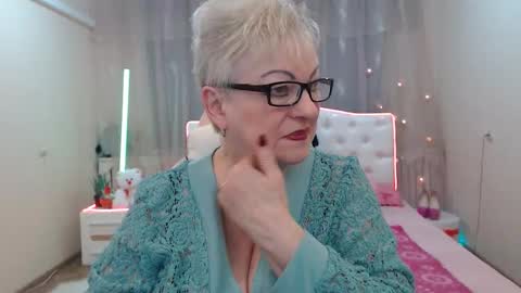 kaylesmoll online show from November 2025 07:57:01 PM