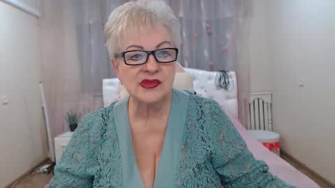 kaylesmoll online show from November 2025 07:25:01 PM