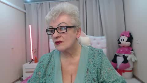 Snapshot of kaylesmoll chatting on April 2026 06:53:02 PM kaylesmoll online show from April 2026 06:53:02 PM
