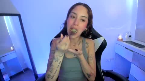 Snapshot of kaylie_xxx chatting on June 2026 07:27:02 PM kaylie online show from June 2026 07:27:02 PM