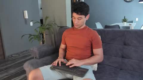 Kayn online show from November 2025 05:01:02 PM