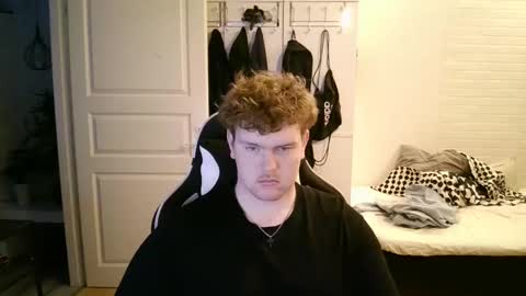 Snapshot of kayttajaviides5 chatting on December 2025 08:30:01 AM Aatu online show from December 2025 08:30:01 AM