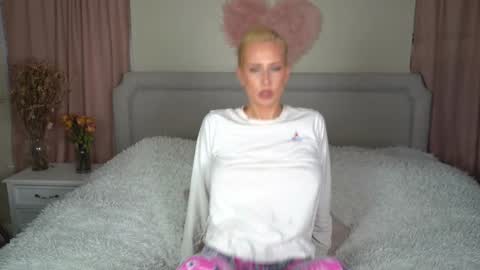 EliandKylie online show from December 2025 03:33:01 AM