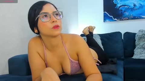 Keily online show from September 2025 12:10:02 PM
