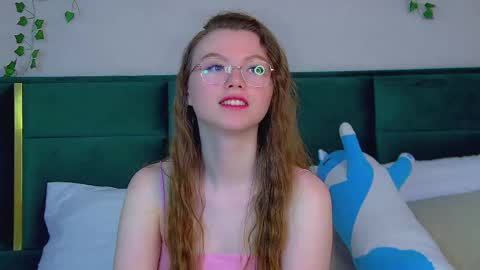 Keira online show from March 2025 12:42:02 PM