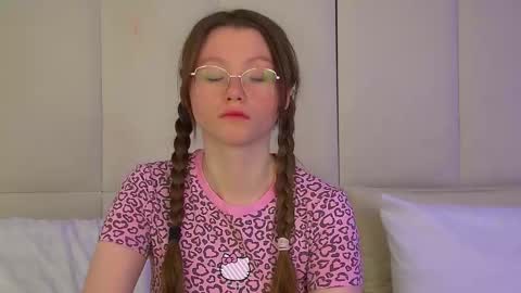 Keira online show from November 2025 06:09:02 PM