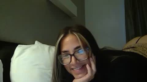 kekes2015 online show from October 2025 02:11:01 AM