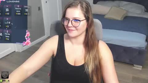 kellielowie online show from December 2024 04:06:01 PM