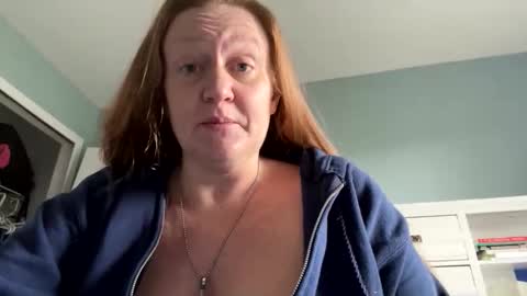 Snapshot of kellilyn10 chatting on April 2026 06:27:01 PM kellilyn10 online show from April 2026 06:27:01 PM