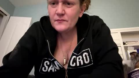 Snapshot of kellilyn10 chatting on April 2026 01:44:01 AM kellilyn10 online show from April 2026 01:44:01 AM