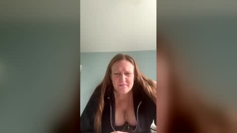 Snapshot of kellilyn10 chatting on April 2026 06:10:01 PM kellilyn10 online show from April 2026 06:10:01 PM
