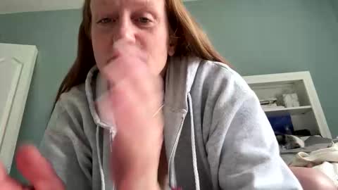 Snapshot of kellilyn10 chatting on April 2026 06:44:02 PM kellilyn10 online show from April 2026 06:44:02 PM