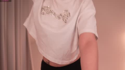 Snapshot of kelly_ember chatting on February 2025 02:27:01 PM KELLY online show from February 2025 02:27:01 PM