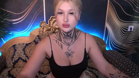 Snapshot of kellybabbe chatting on September 2025 12:06:01 PM Kelly online show from September 2025 12:06:01 PM