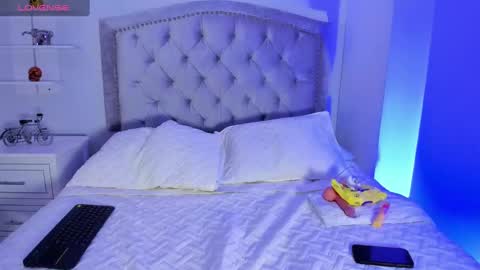 kellyMillian  online show from January 2025 04:03:01 PM