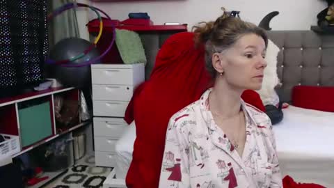 kelly online show from February 2025 12:05:02 PM