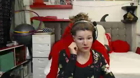 kelly online show from February 2025 10:14:02 PM