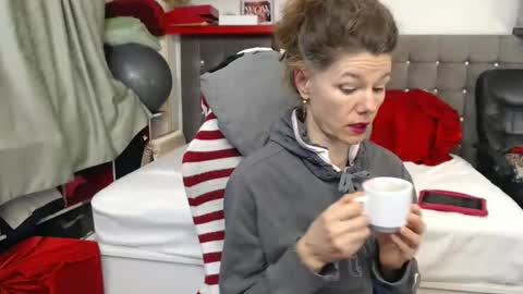 kelly online show from February 2026 09:00:02 AM