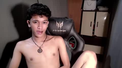 Snapshot of ken_bigcockxx chatting on November 2025 05:44:02 PM Ken online show from November 2025 05:44:02 PM