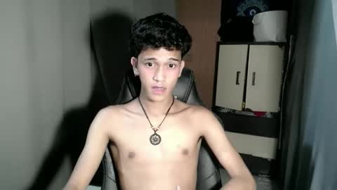 Snapshot of ken_bigcockxx chatting on November 2025 05:34:02 PM Ken online show from November 2025 05:34:02 PM