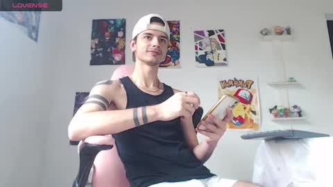 Snapshot of kendall_ros chatting on December 2024 06:01:02 PM kendall ross online show from December 2024 06:01:02 PM